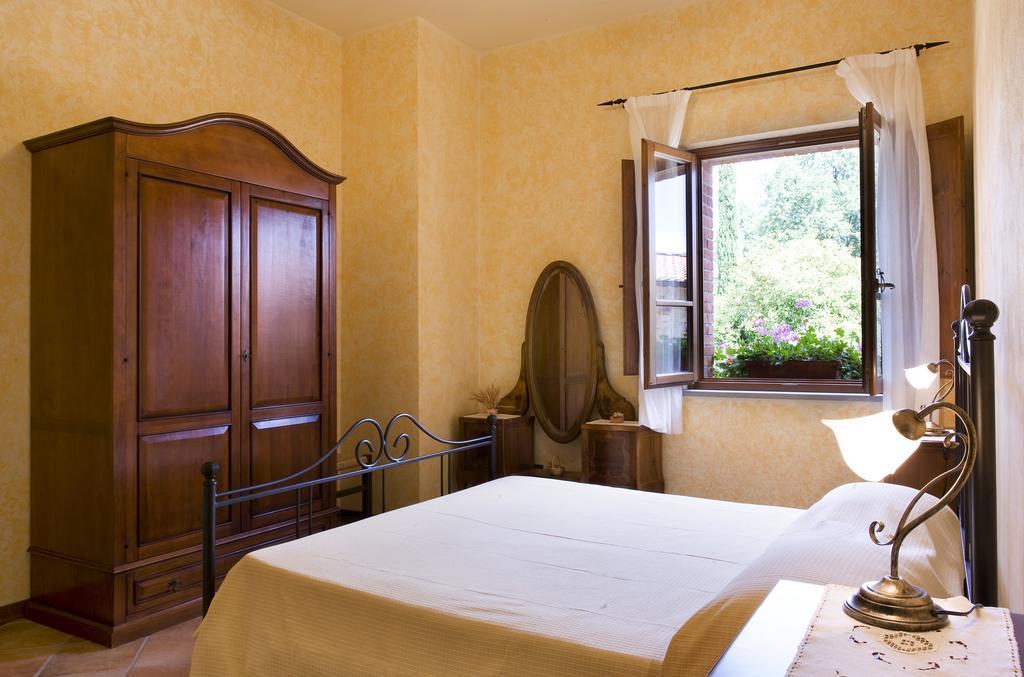Poggio Ugo Villa Bucine Room photo