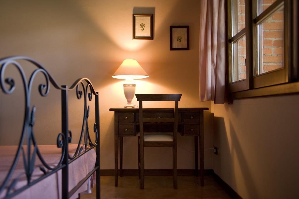 Poggio Ugo Villa Bucine Room photo