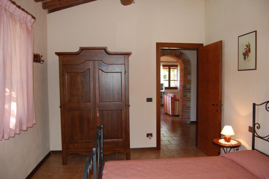 Poggio Ugo Villa Bucine Room photo